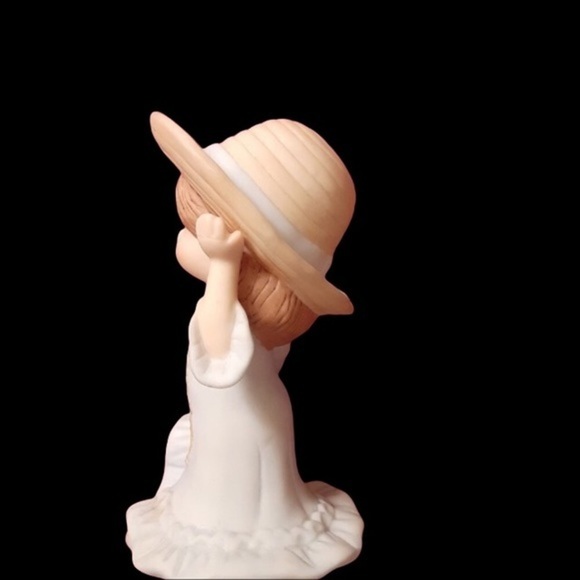 Vintage Country Girl Figurine - Picture 3 of 5